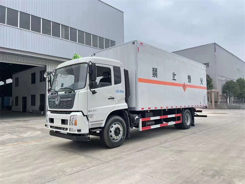 東風(fēng)6.8米爆破器材運輸車配置