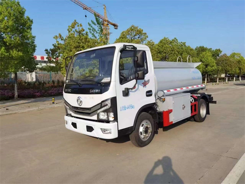 多利卡藍(lán)牌供液車多少錢