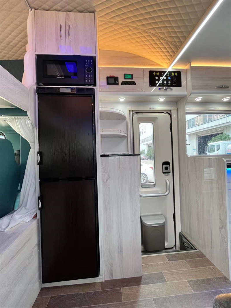 躍進(jìn)H500冰淇淋房車空間大