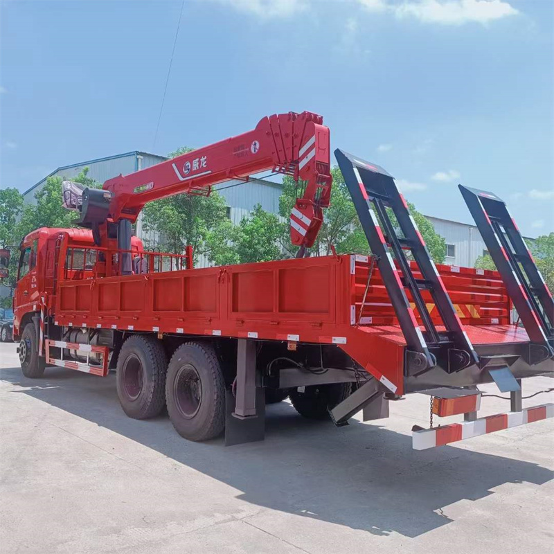 東風(fēng)k5后八輪平板隨車吊帶爬梯