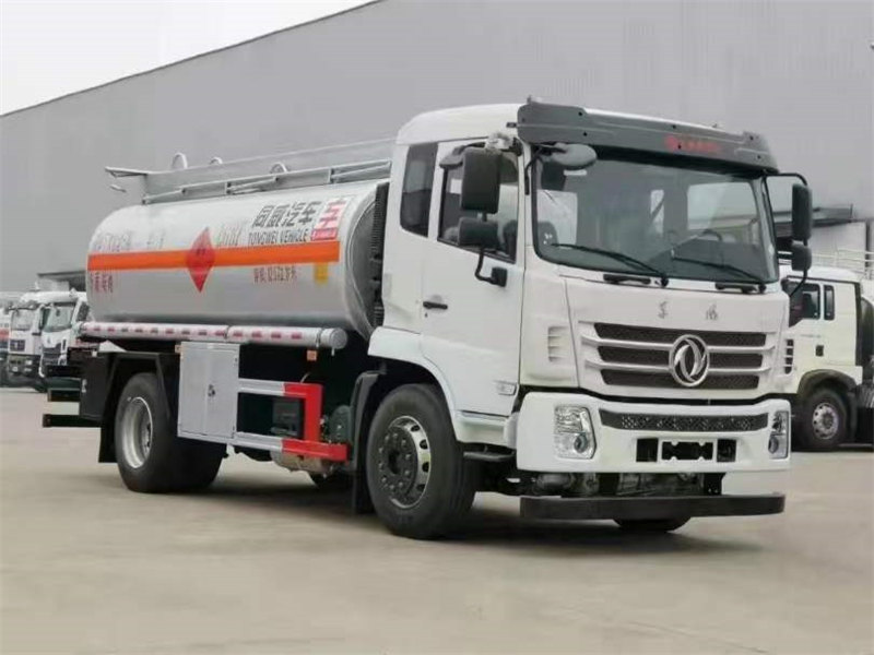 錦程10噸油罐車批發(fā)價格