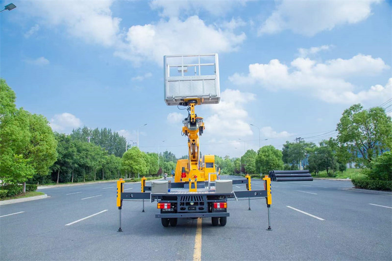 27米高空作業(yè)車江鈴輕量化