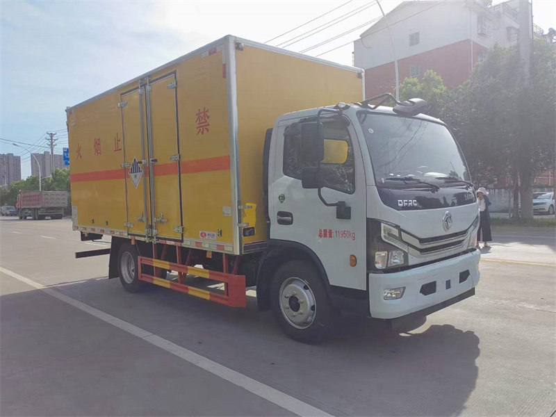 東風(fēng)D7雜項(xiàng)危險(xiǎn)品車(chē)不超重