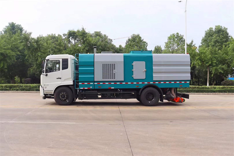 東風天錦后置吸塵車230馬力