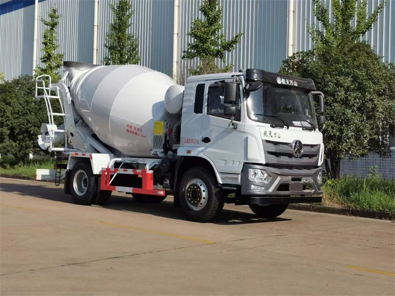 國(guó)六攪拌車(chē)雨雪開(kāi)車(chē)技巧
