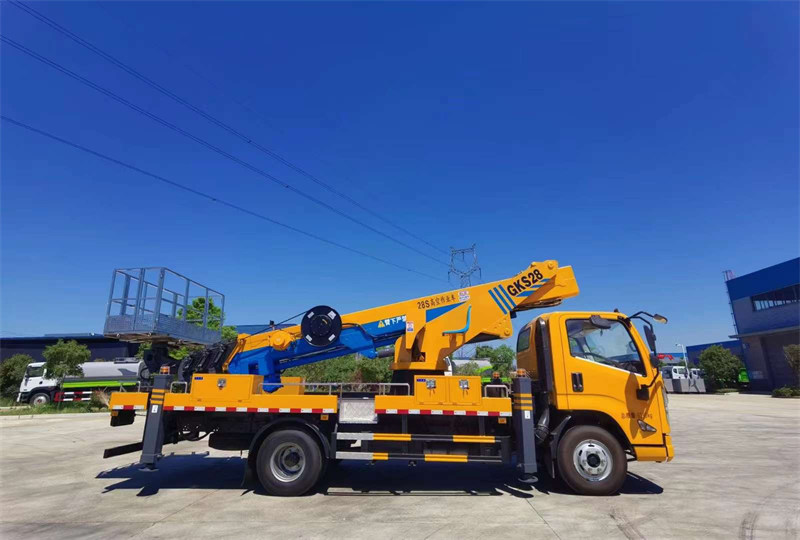 28米伸縮臂高空作業(yè)車155 馬力