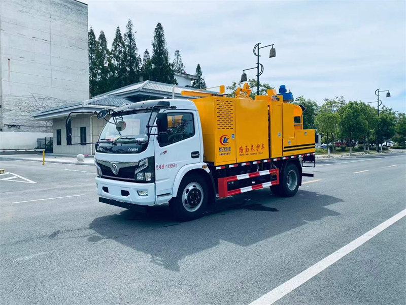 東風(fēng)道路綜合養(yǎng)護(hù)車直銷