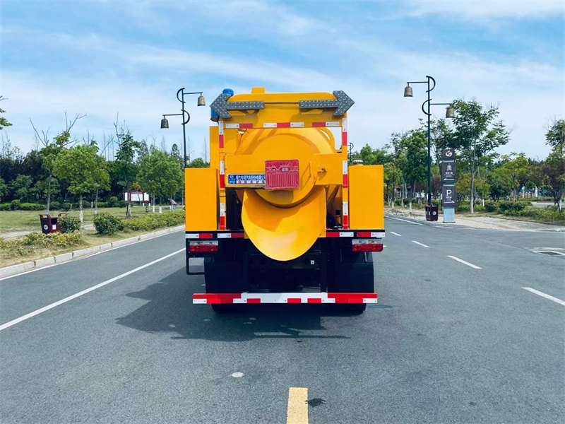 東風(fēng)道路綜合養(yǎng)護(hù)車直銷
