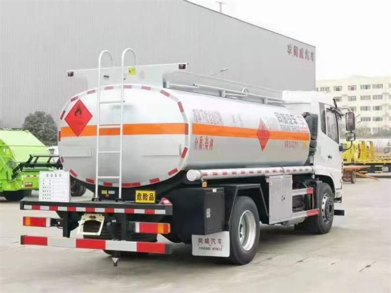 東錦風(fēng)?程10噸油罐車物美價(jià)廉