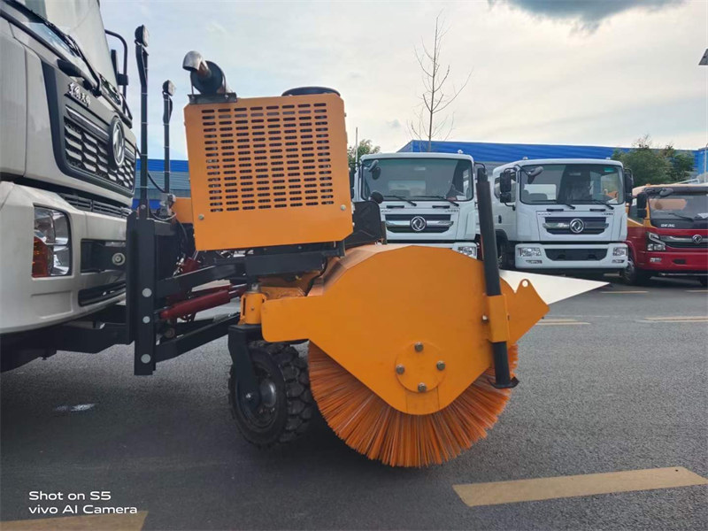 東風(fēng)天錦除雪車(chē)