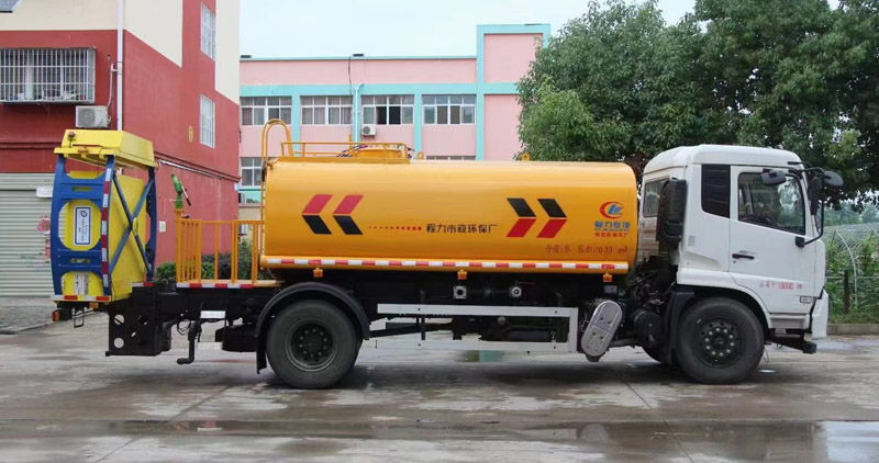 程力專汽防撞灑水車