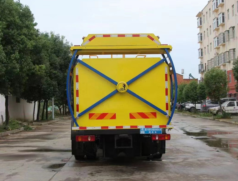 程力專汽防撞灑水車