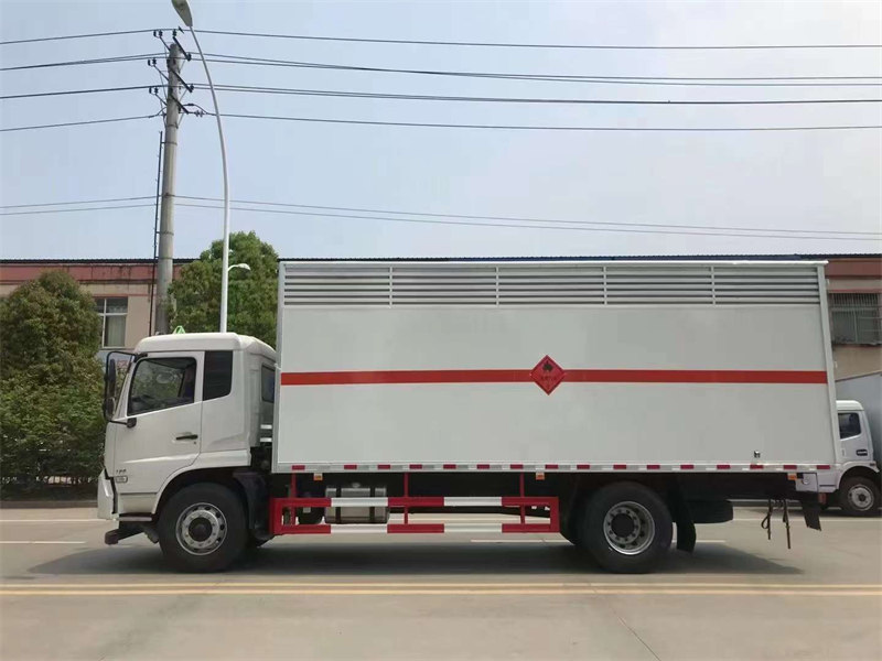 9類雜項(xiàng)6.8米危險(xiǎn)品廂式車現(xiàn)車