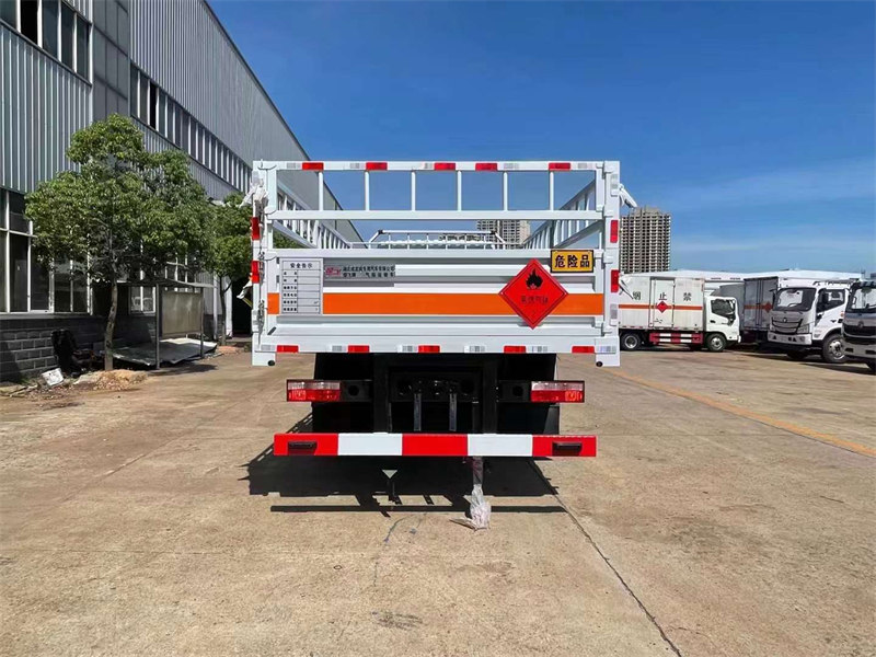 多利卡氣瓶運(yùn)輸車直賣價格