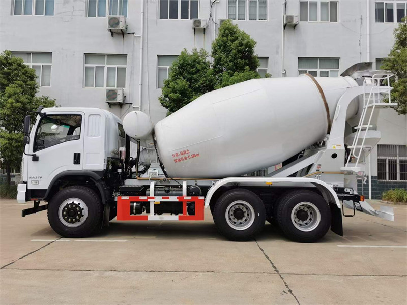 輕量化9.5方攪拌車國(guó)慶特惠
