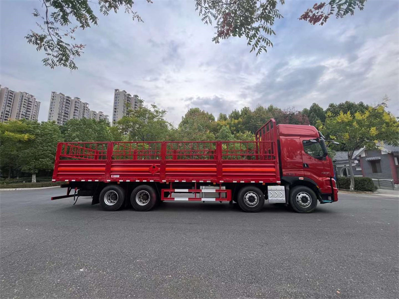 柳汽前四后八氣瓶運(yùn)輸車38萬