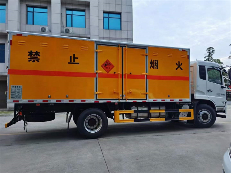 天錦單橋爆破器材運輸車上戶無憂