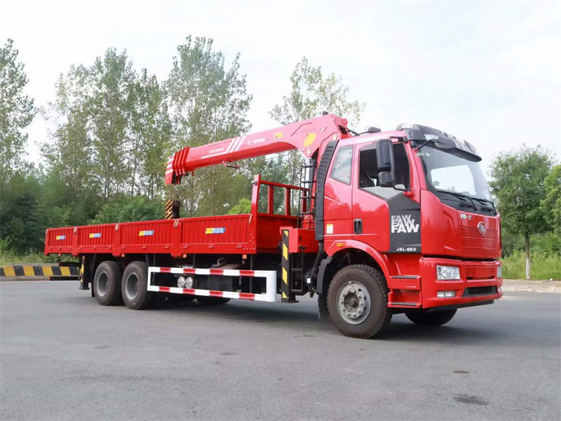 解放J6經(jīng)濟版后八輪隨車吊省油