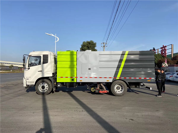 東風(fēng)天錦國六10噸吸塵車