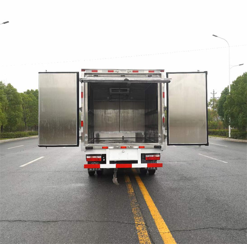 多利卡D6醫(yī)療廢物轉(zhuǎn)運車性價高