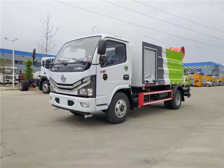 東風(fēng)多利卡藍(lán)牌國(guó)六5方抑塵車(chē)