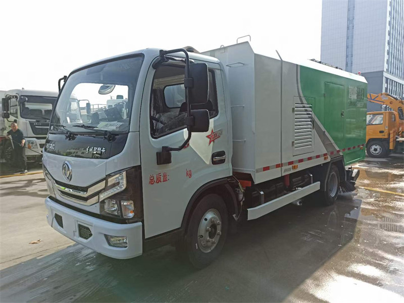 5方干濕兩用后滾掃吸塵車價(jià)格