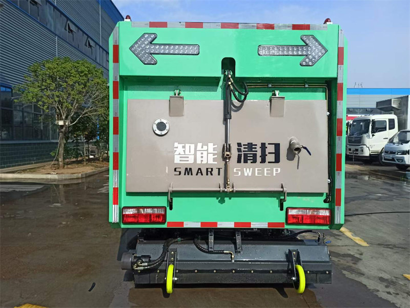 5方干濕兩用后滾掃吸塵車價(jià)格