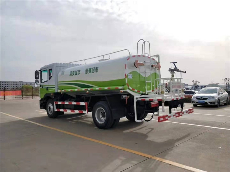 東風(fēng)多利卡D9國(guó)六15方灑水車