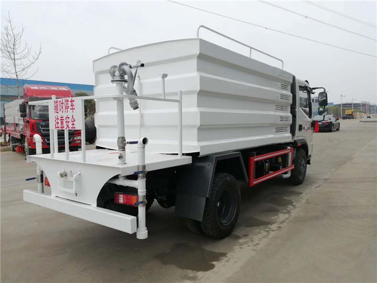 時(shí)風(fēng)藍(lán)牌5噸方罐灑水車