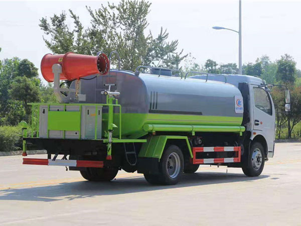 東風(fēng)8方灑水霧炮車(chē)