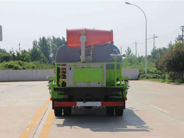 東風(fēng)8方灑水霧炮車(chē)
