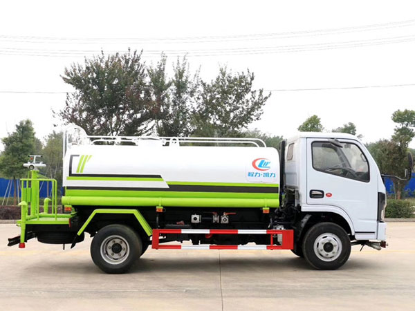 東風(fēng)福瑞卡5噸灑水車