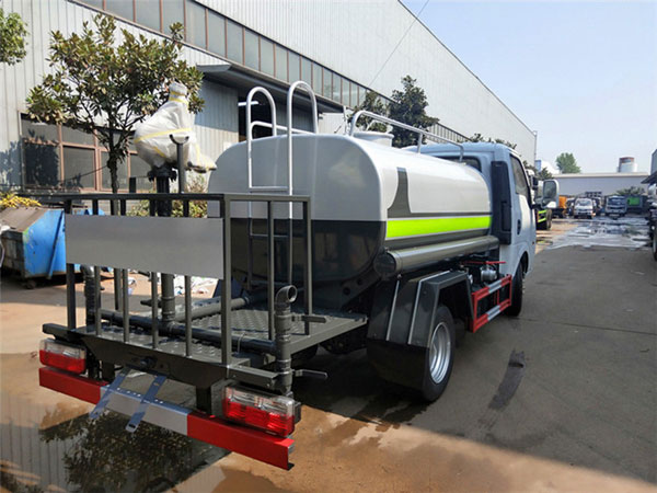 東風(fēng)途逸3噸灑水車