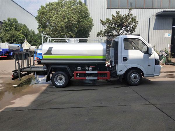 東風(fēng)途逸3噸灑水車