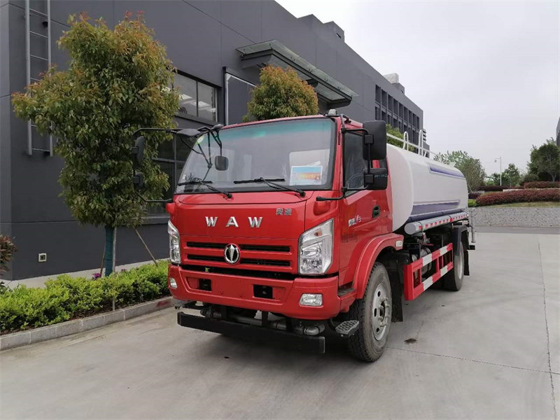飛碟奧馳V3綠化噴灑車清倉大甩賣