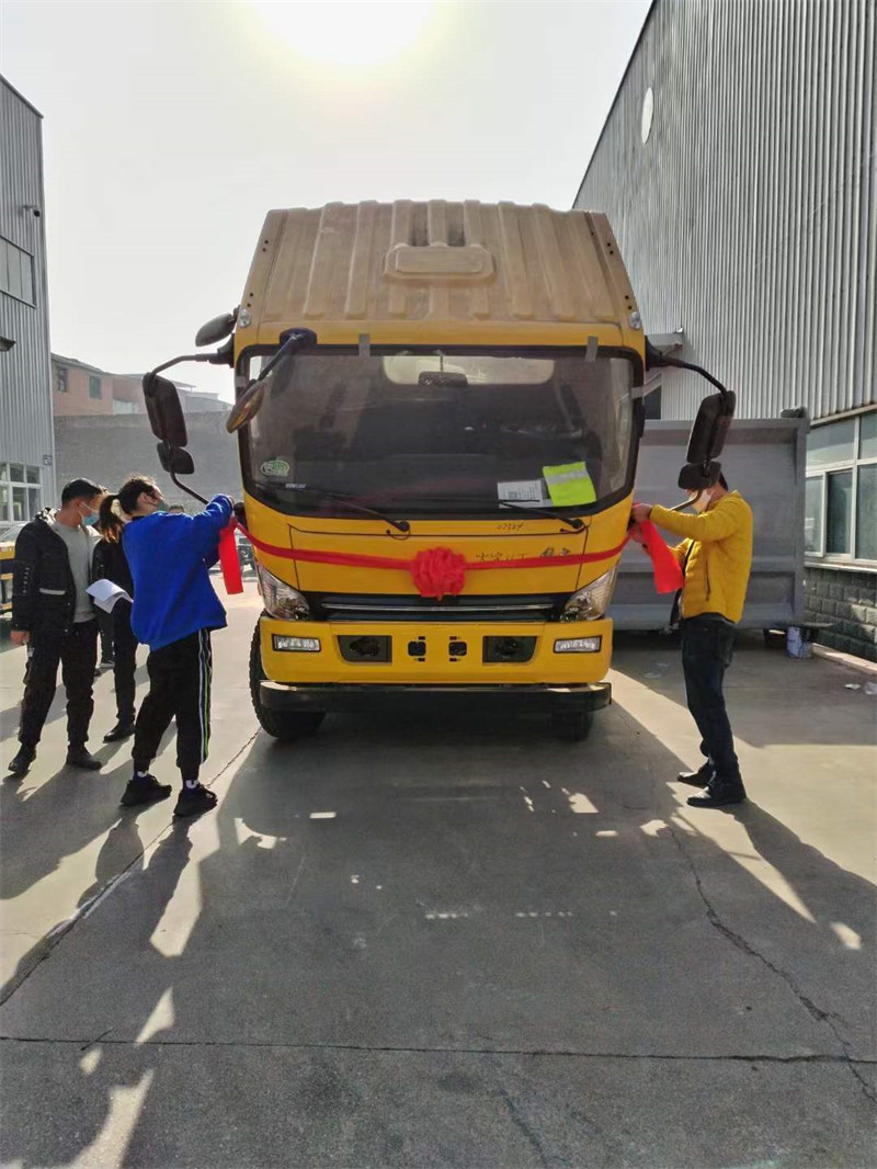 解放清障車大王駕到重載8噸發(fā)車