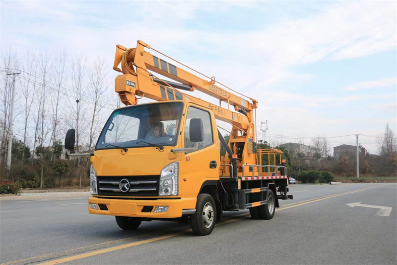 凱馬藍(lán)牌高空作業(yè)車年底底價(jià)出售