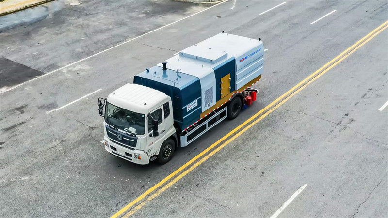 多功能后置吸塵車生產廠家