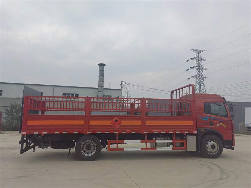 6.8米氣瓶運(yùn)輸車價(jià)格便宜
