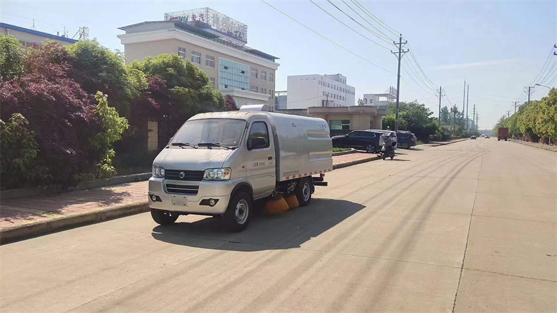 東風(fēng)小型掃路車藍(lán)牌熱銷