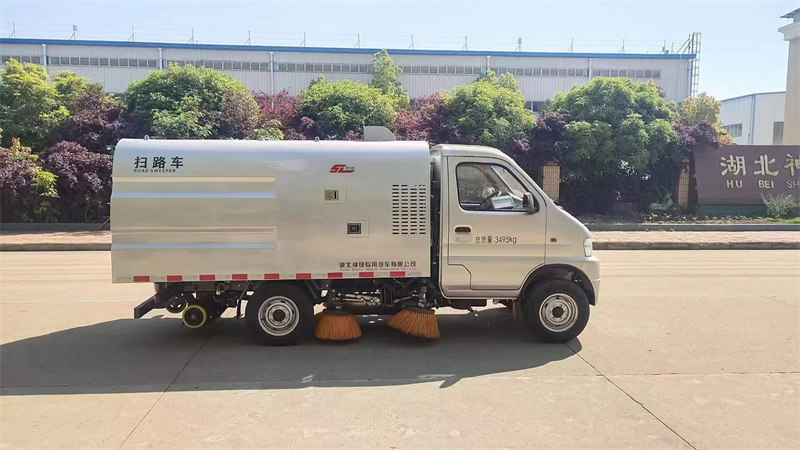 東風(fēng)小型掃路車藍(lán)牌熱銷