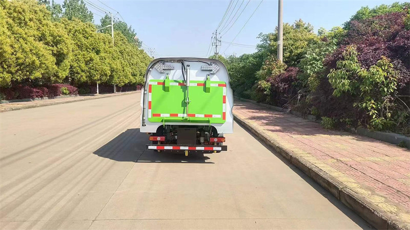 東風(fēng)小型掃路車藍(lán)牌熱銷