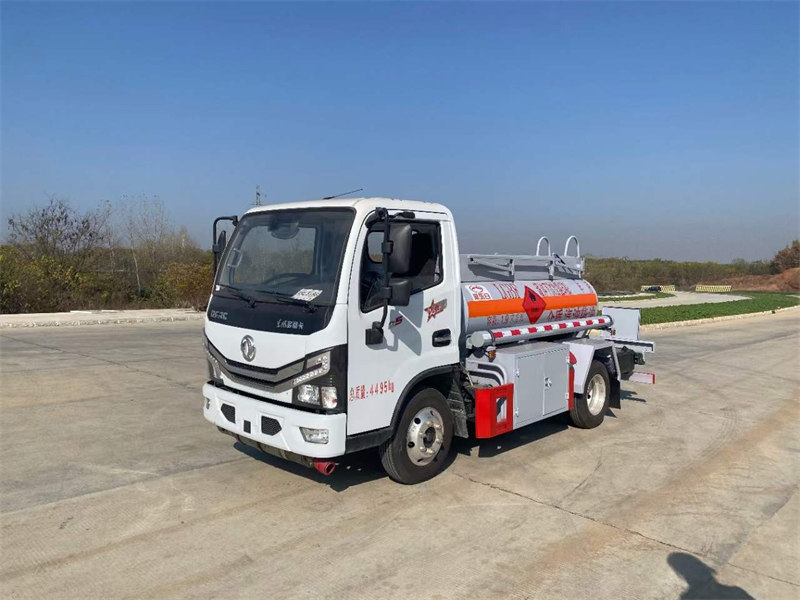 東風(fēng)利多?卡D5加油車(chē)廠家直賣(mài)