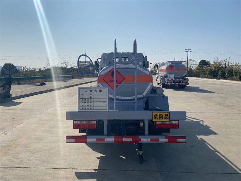 東風(fēng)利多?卡D5加油車(chē)廠家直賣(mài)