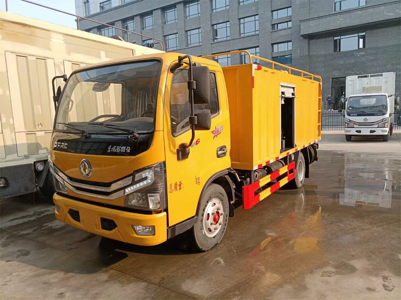 6方東風(fēng)小多利卡污水處理車