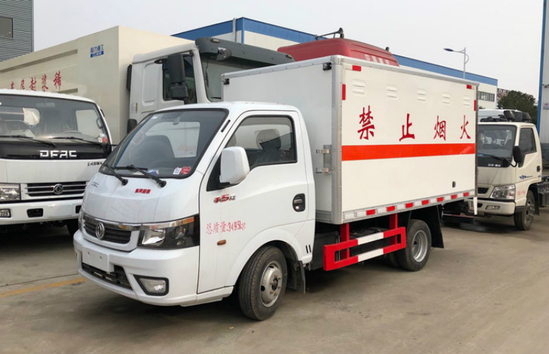 東風(fēng)途逸雜項(xiàng)廂式運(yùn)輸車發(fā)車