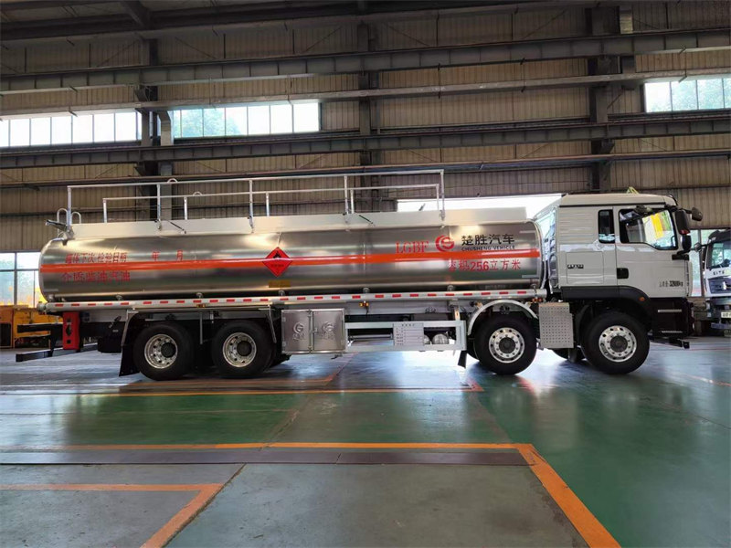 汕德卡鋁合金運(yùn)油車生產(chǎn)廠家