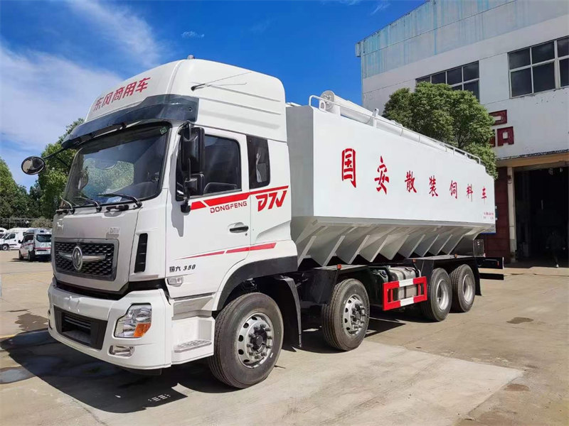 東風(fēng)暢行前四后八飼料車成本低