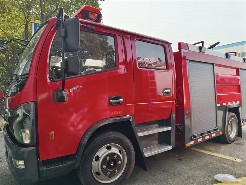 東風D7雙排座水罐消防車生產(chǎn)廠家