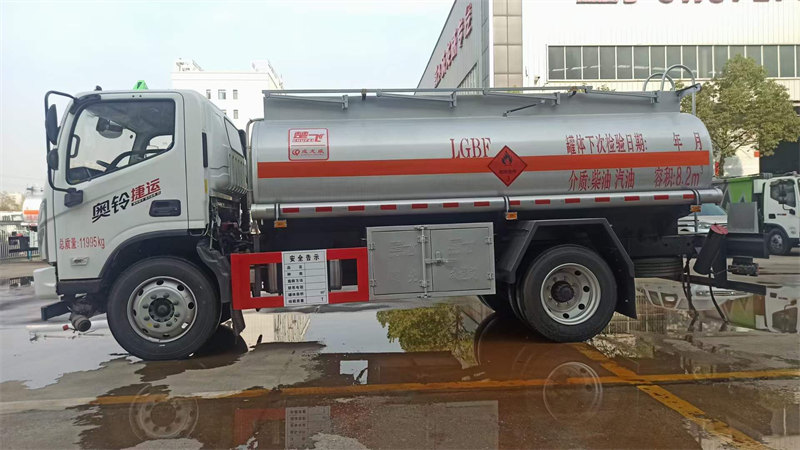 國(guó)六加油車(chē)新品暢銷(xiāo)